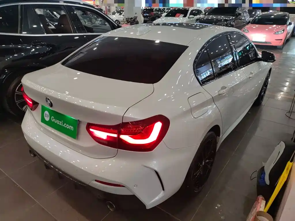 BMW 1 Series 2023 125i M Sport Shadow Edition фото 5