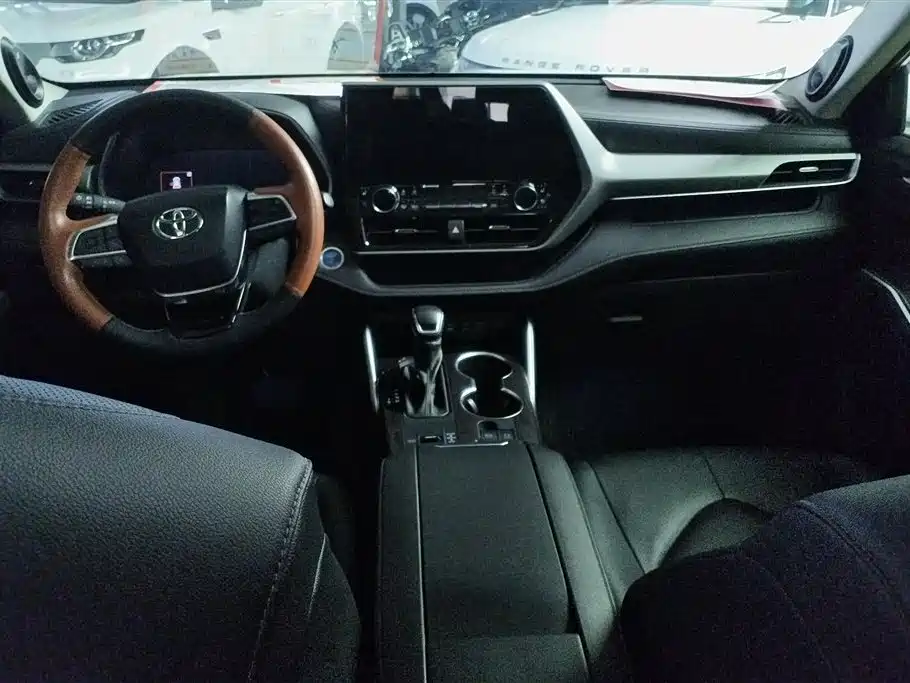 Toyota Highlander 2023 2.5L Smart Hybrid Dual Engine AWD Ultimate 7-Seater фото 12