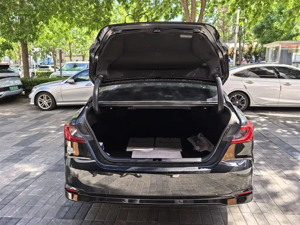 Toyota Camry 2024 Hybrid 2.0HGVP Luxury Edition фото 17