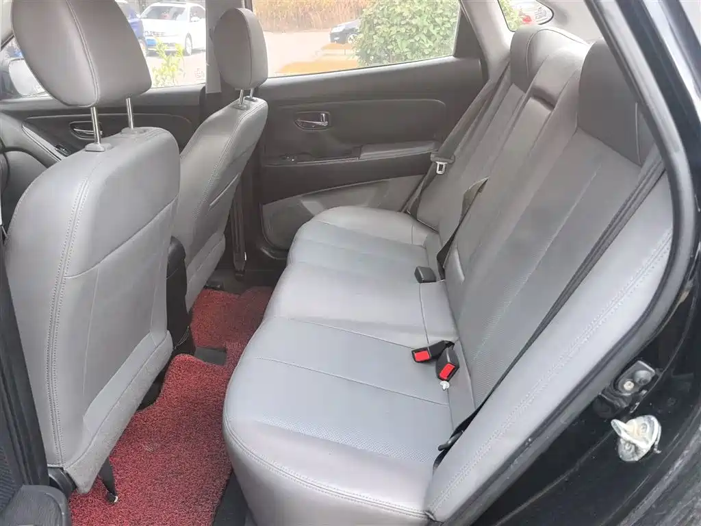 Hyundai Elantra 2015 1.6L Automatic Luxury фото 13