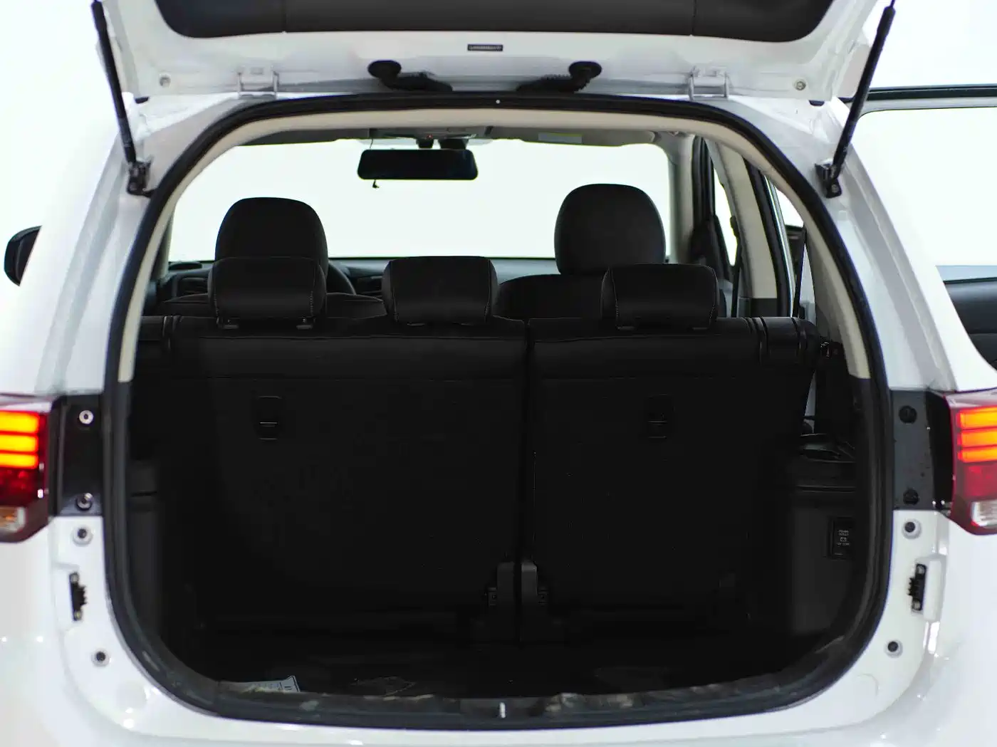 Mitsubishi Outlander 2021 Facelift 2.0L 2WD Comfort Edition 5-Seater фото 14