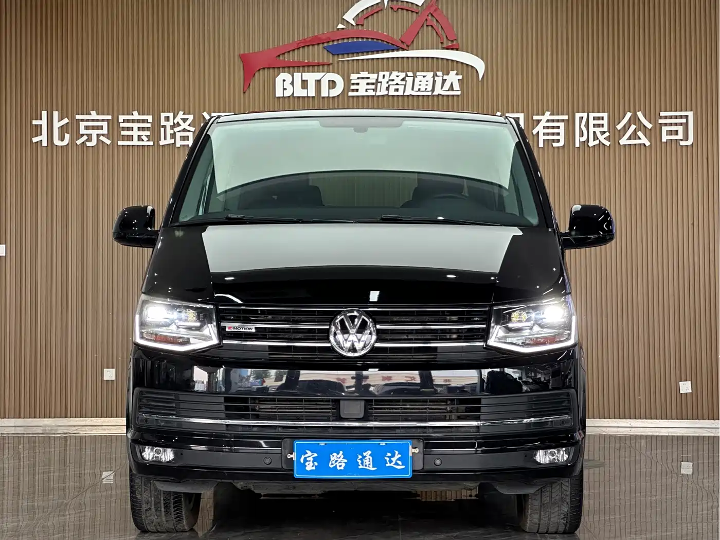 Volkswagen Multivan 2017 2.0TSI AWD Premium Edition 7-Seater фото 2