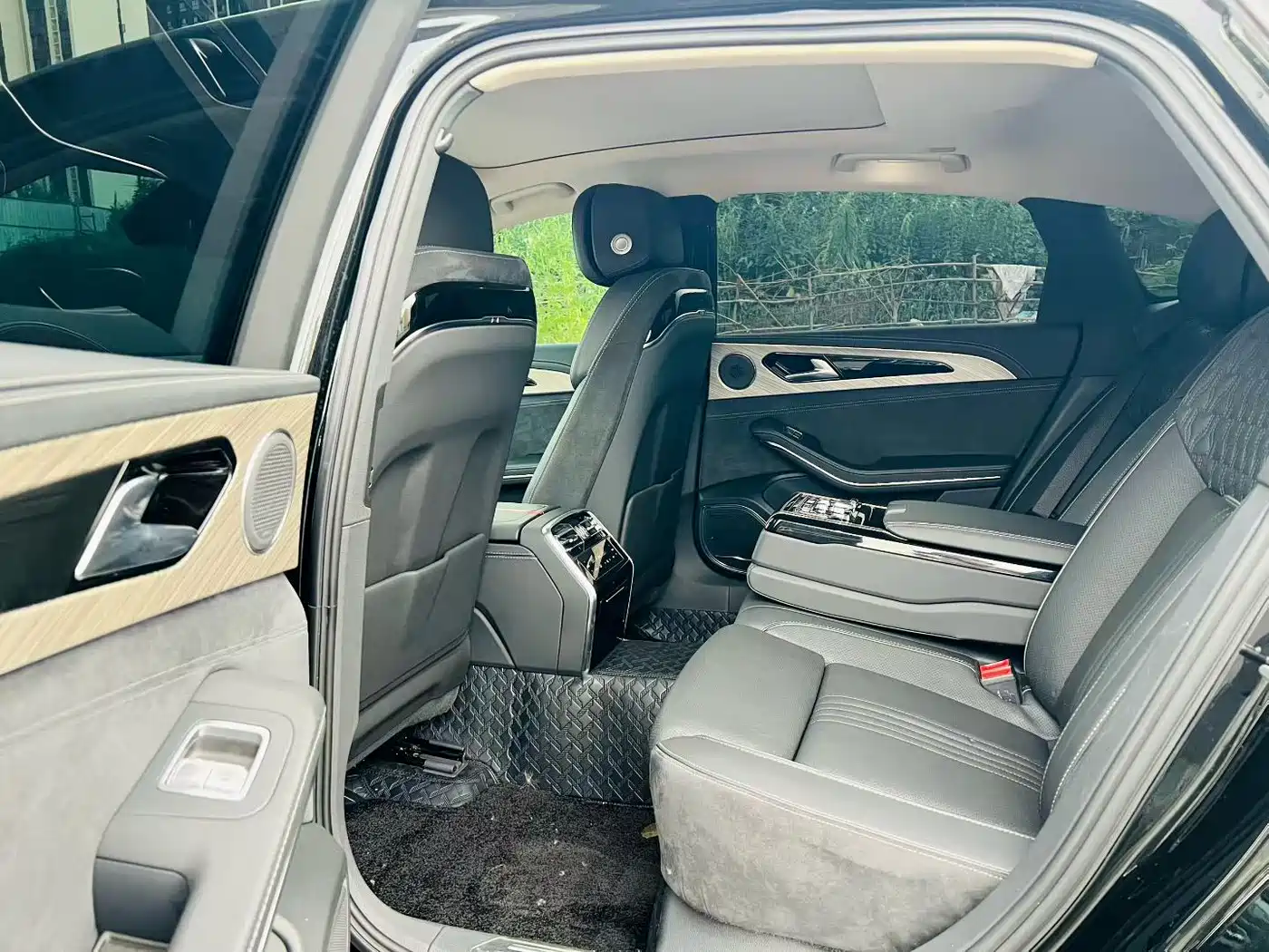 Фото 6 - Hongqi H9