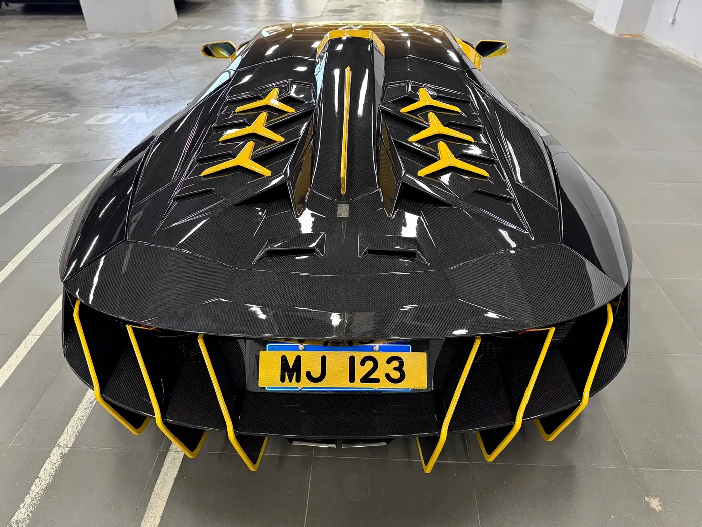 Lamborghini Aventador 2011 LP 700-4 фото 17