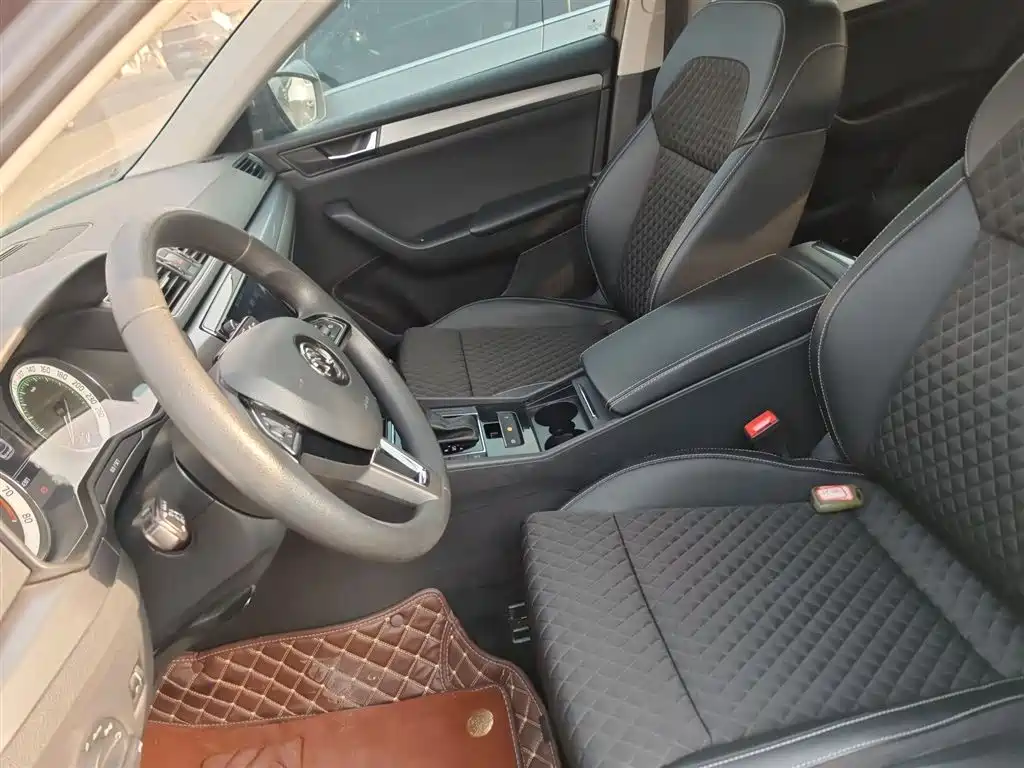Škoda Superb 2018 TSI330 DSG Comfort Edition China V фото 15