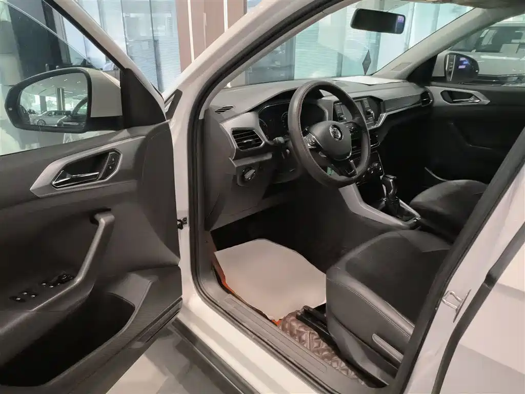 Volkswagen T-Cross 2019 1.5L Automatic Comfort Edition фото 12