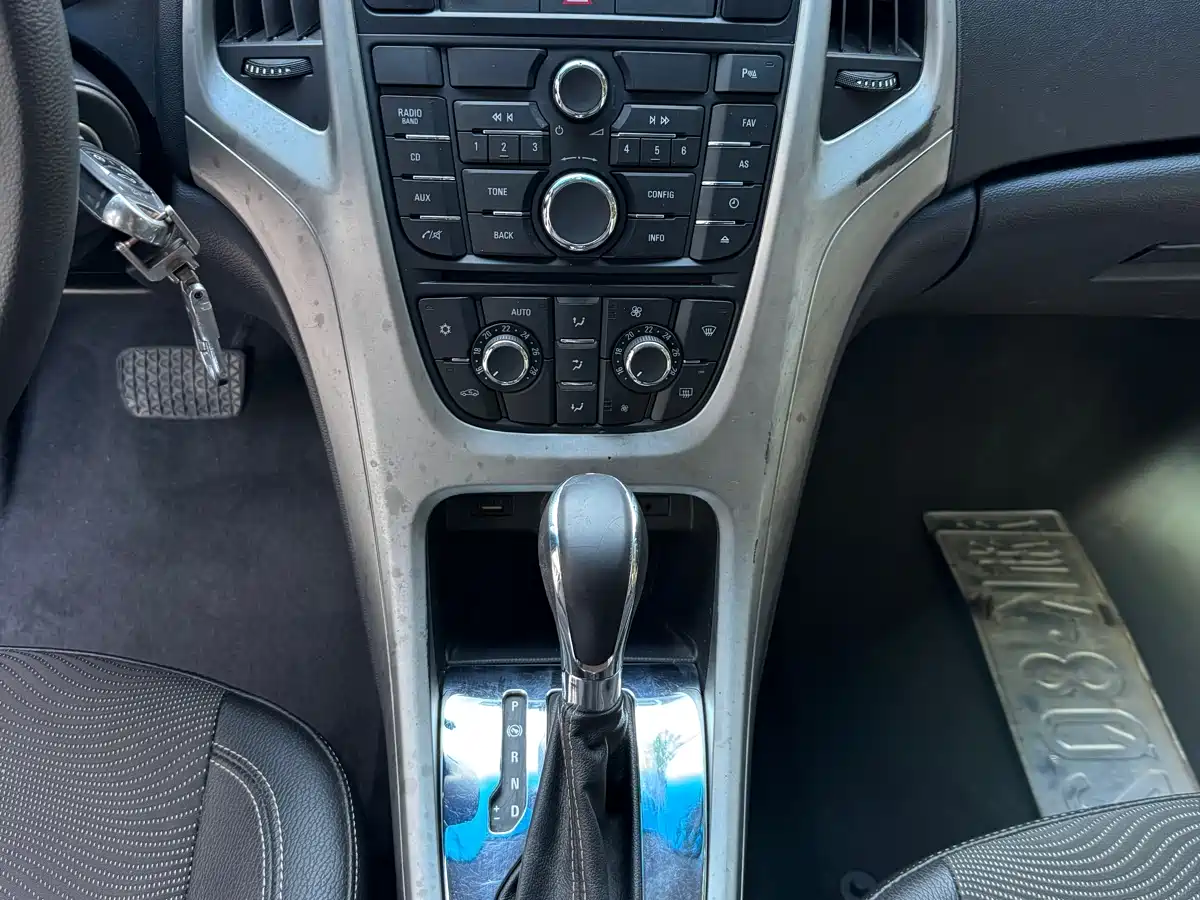 Buick Excelle 2014 XT 1.6L Automatic Fashion фото 14
