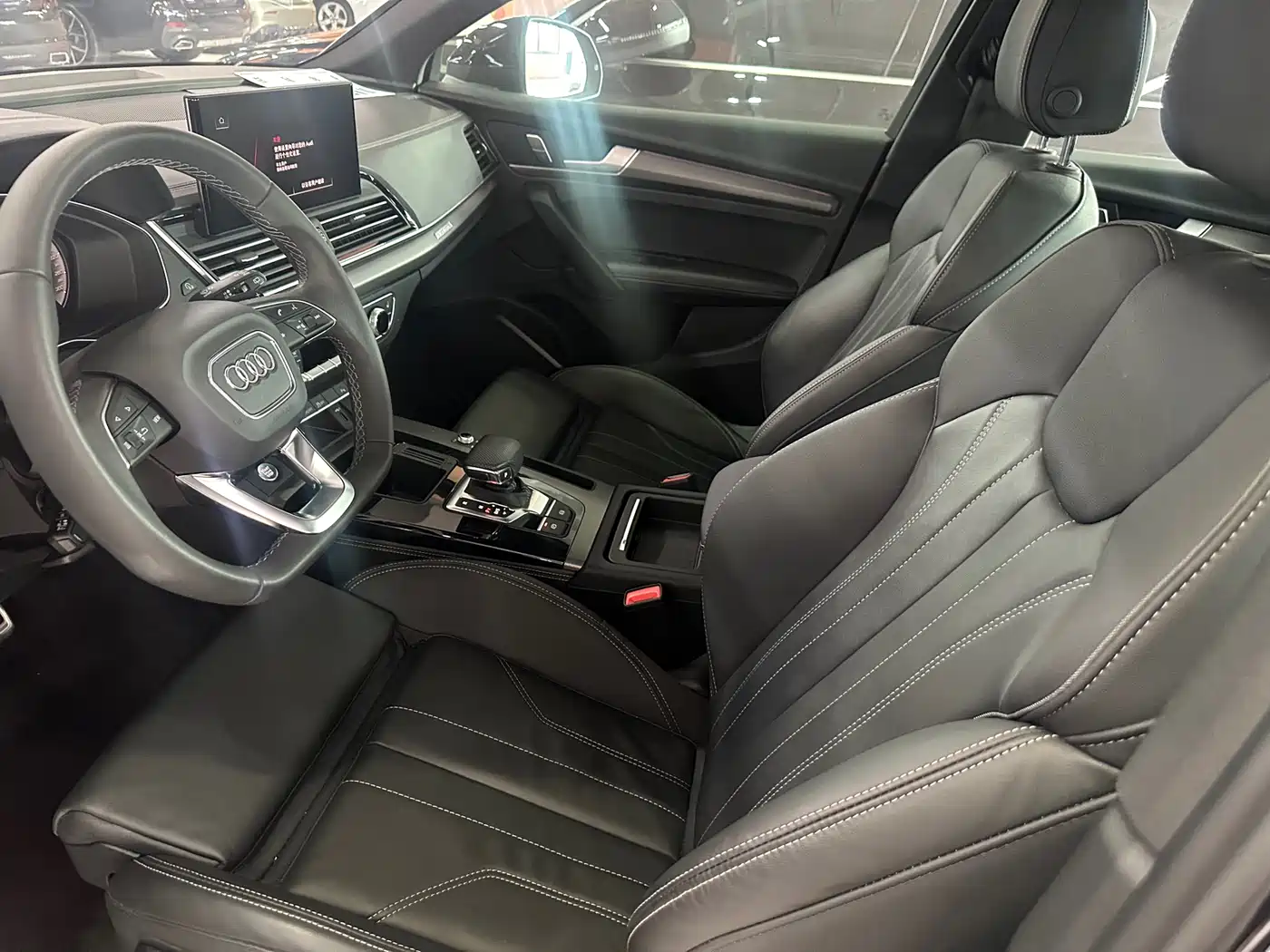Audi Q5L 2024 Model 40 TFSI Luxury Elegance фото 17