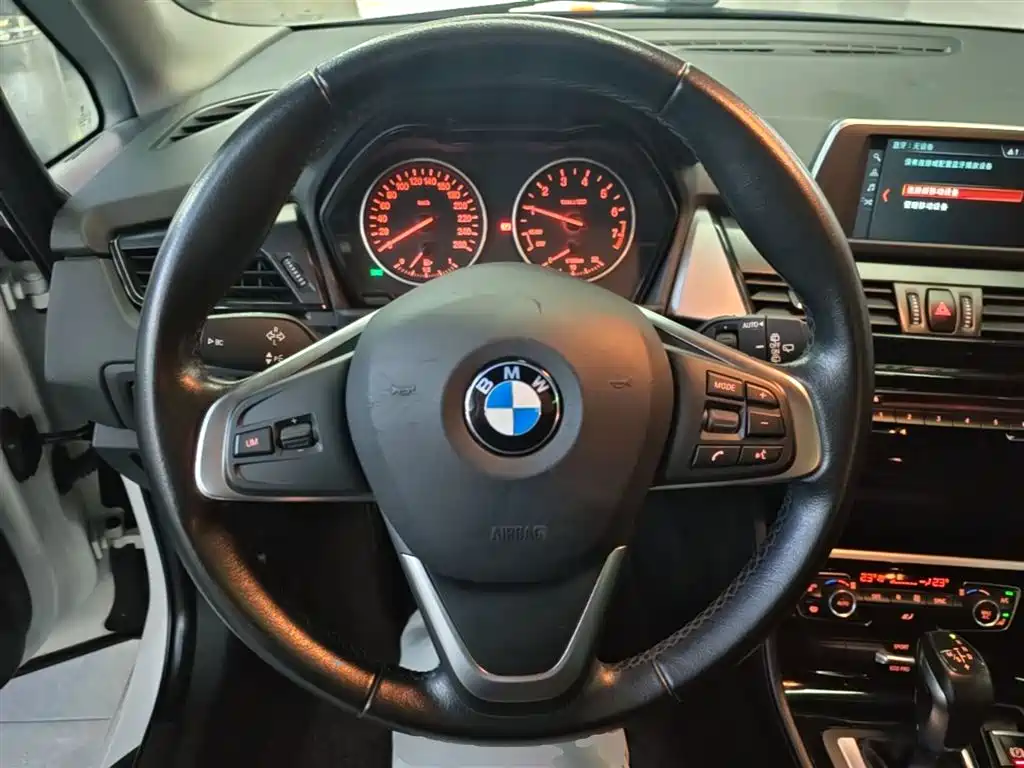 BMW 2 Series Touring 2016 218i Leading фото 11