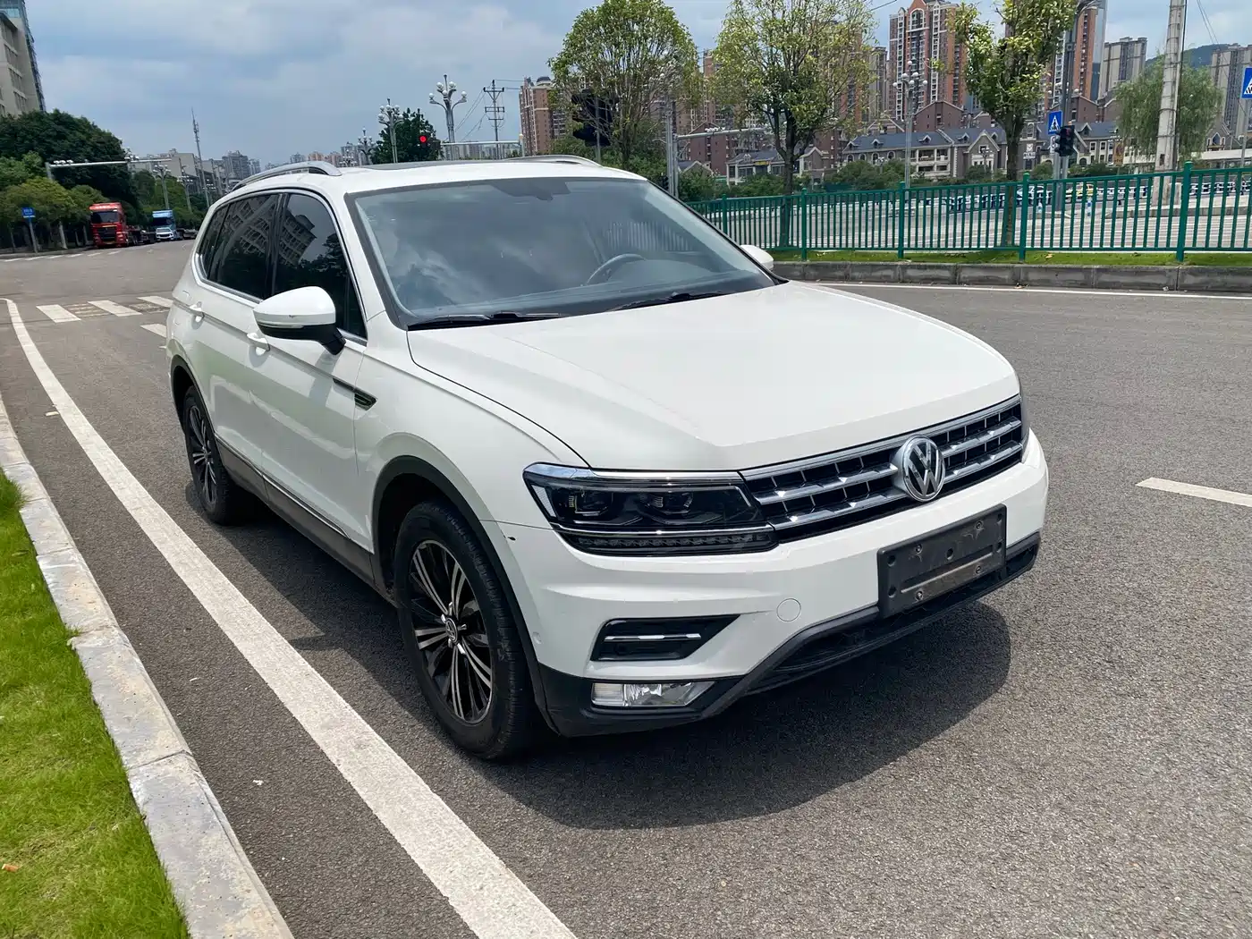 Фото 3 - Volkswagen Tiguan L