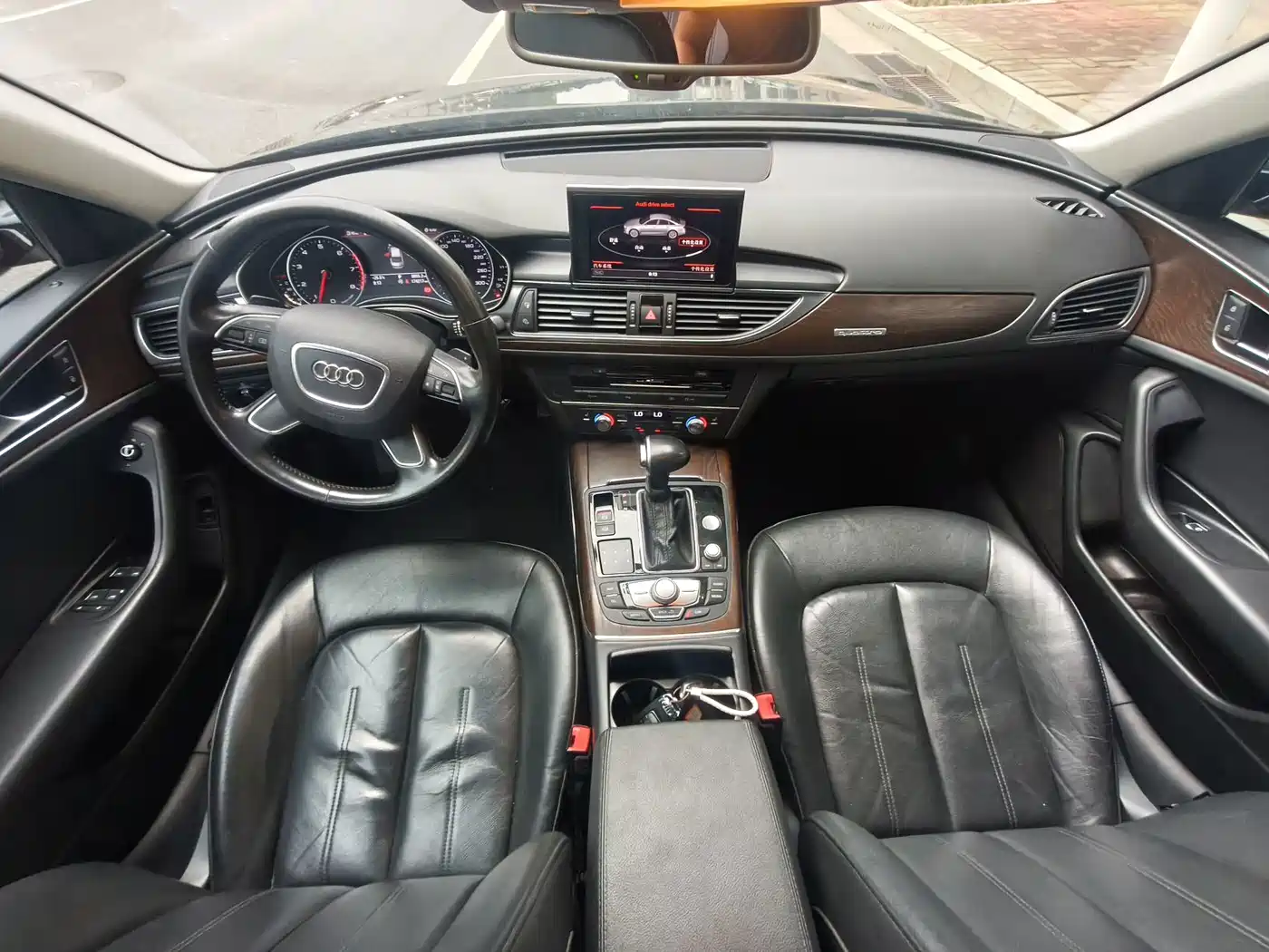 Фото 10 - Audi A6L