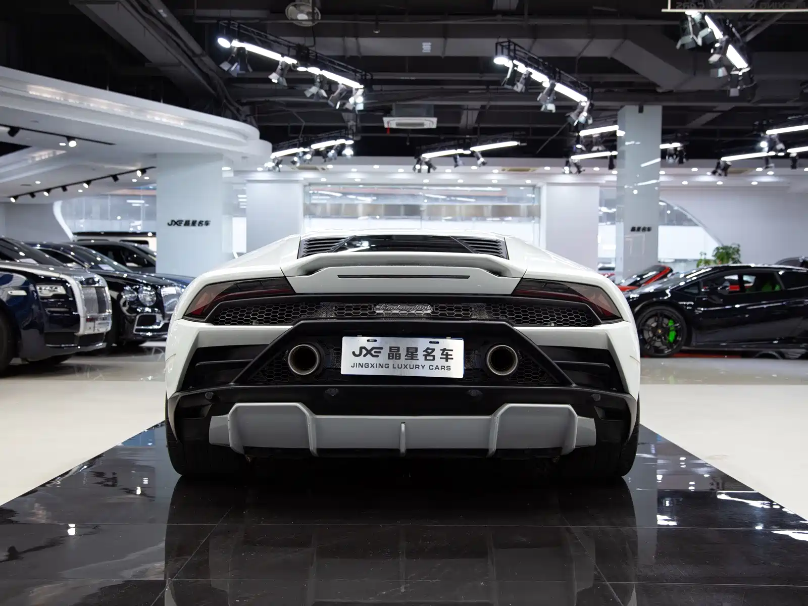 Фото 12 - Lamborghini Huracán