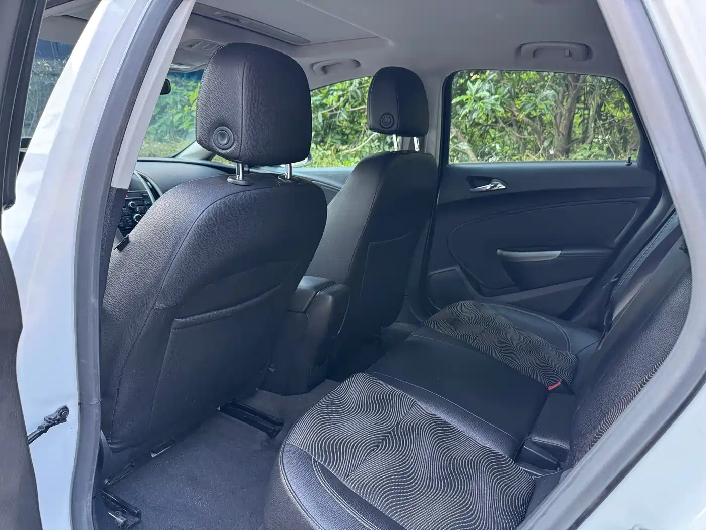 Buick Excelle 2014 XT 1.6L Automatic Fashion фото 10