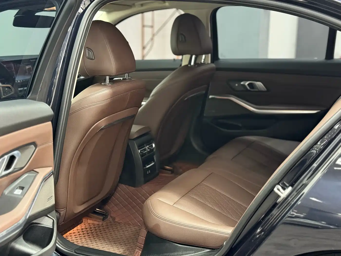 BMW 3 Series 2023 325Li M Sport Black Night Package фото 5