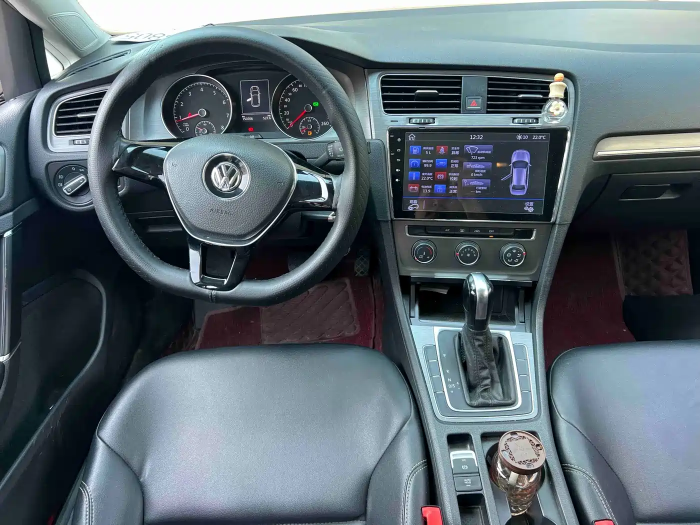 Photo 5 - Volkswagen Golf