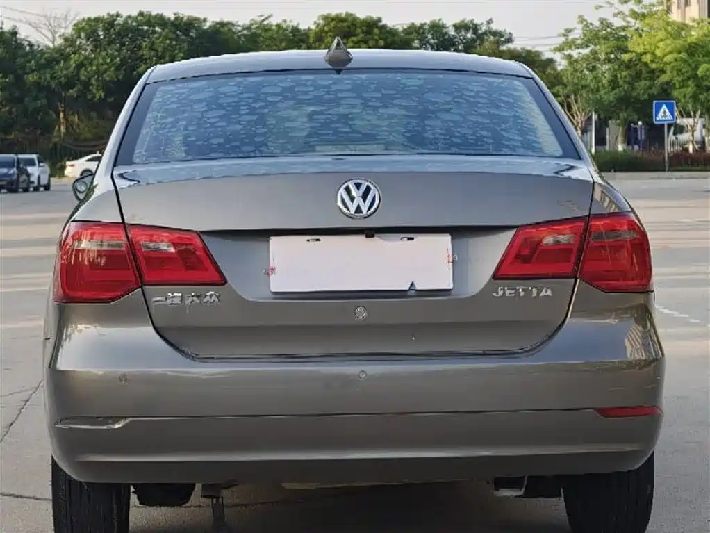 Volkswagen Jetta 2015 1.6L Auto Comfort фото 6