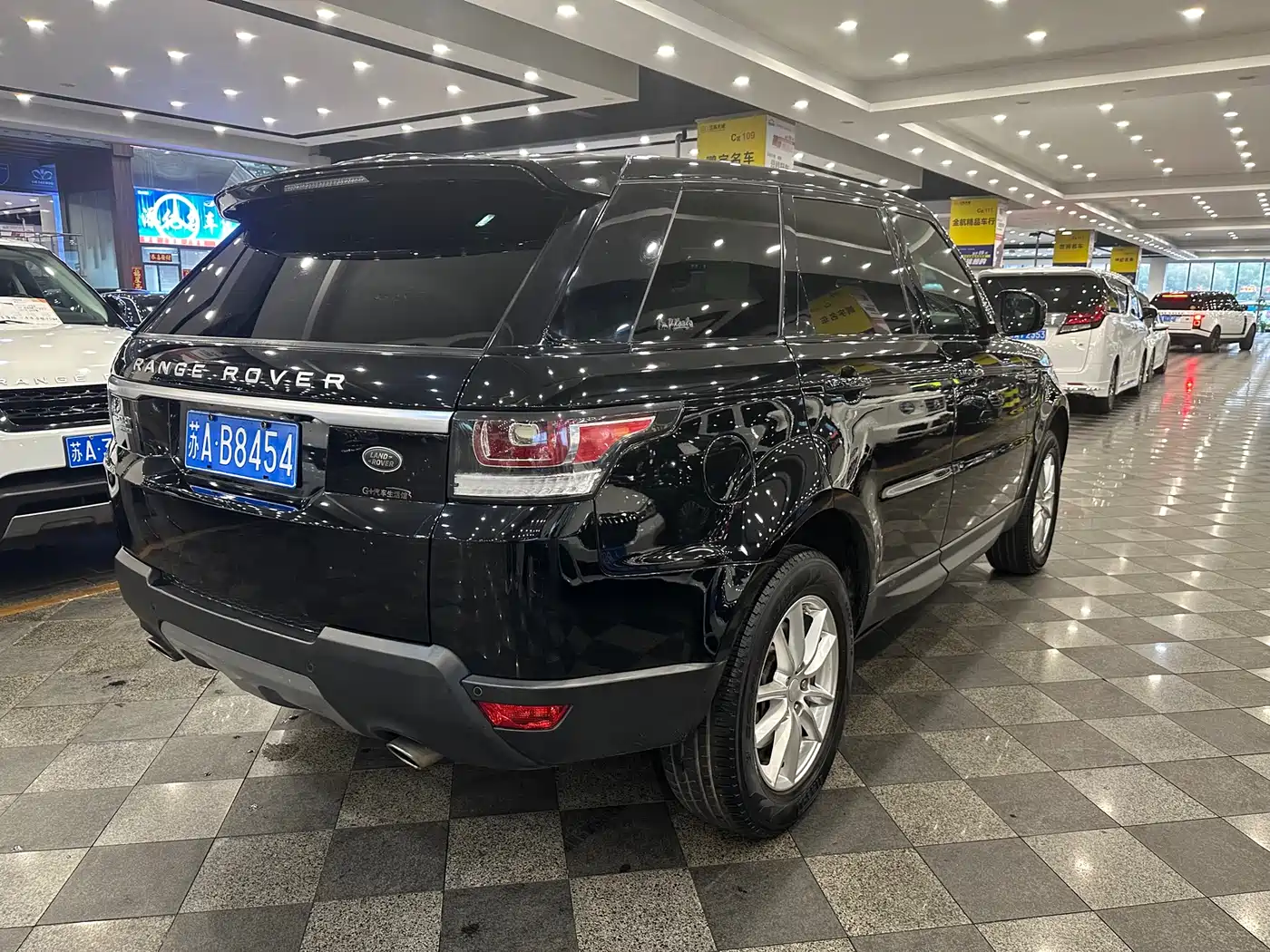 Land Rover Range Rover Sport 2016 Model 3.0 SC V6 SE фото 11