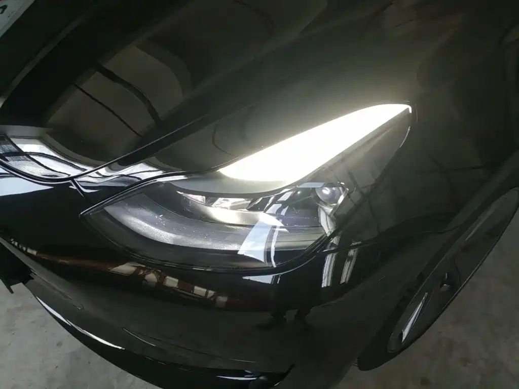 Фото 24 - Tesla Model 3