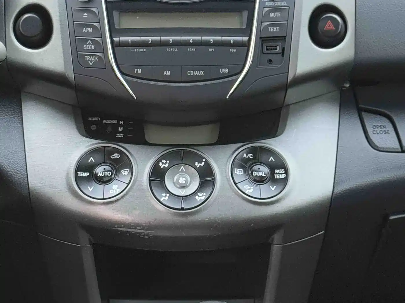 Toyota RAV4 Rongfang 2013 Special Edition 2.0L Auto Classic фото 24