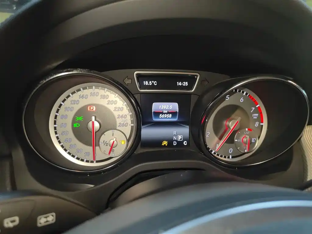 Mercedes-Benz GLA 2015 GLA 220 4MATIC Luxury фото 12