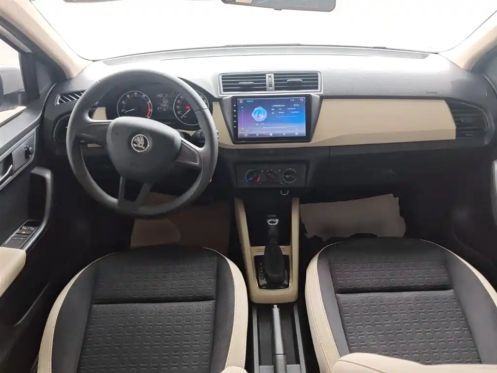 Škoda Fabia 2015 1.6L Automatic Innovation Edition фото 6