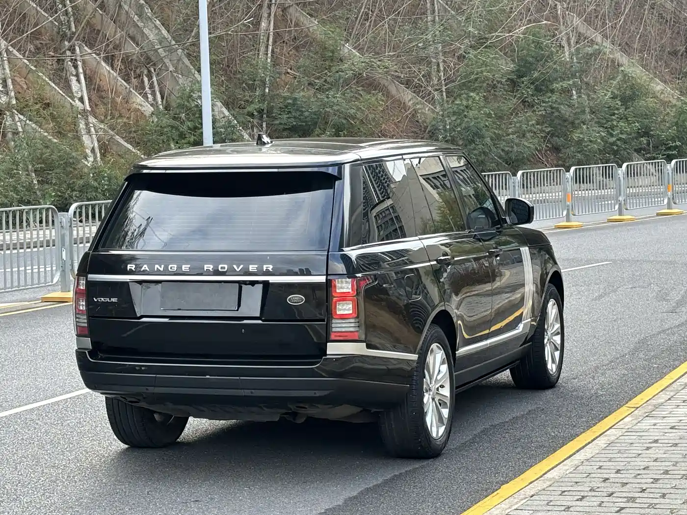 Land Rover Range Rover 2015 3.0 TDV6 Vogue фото 26