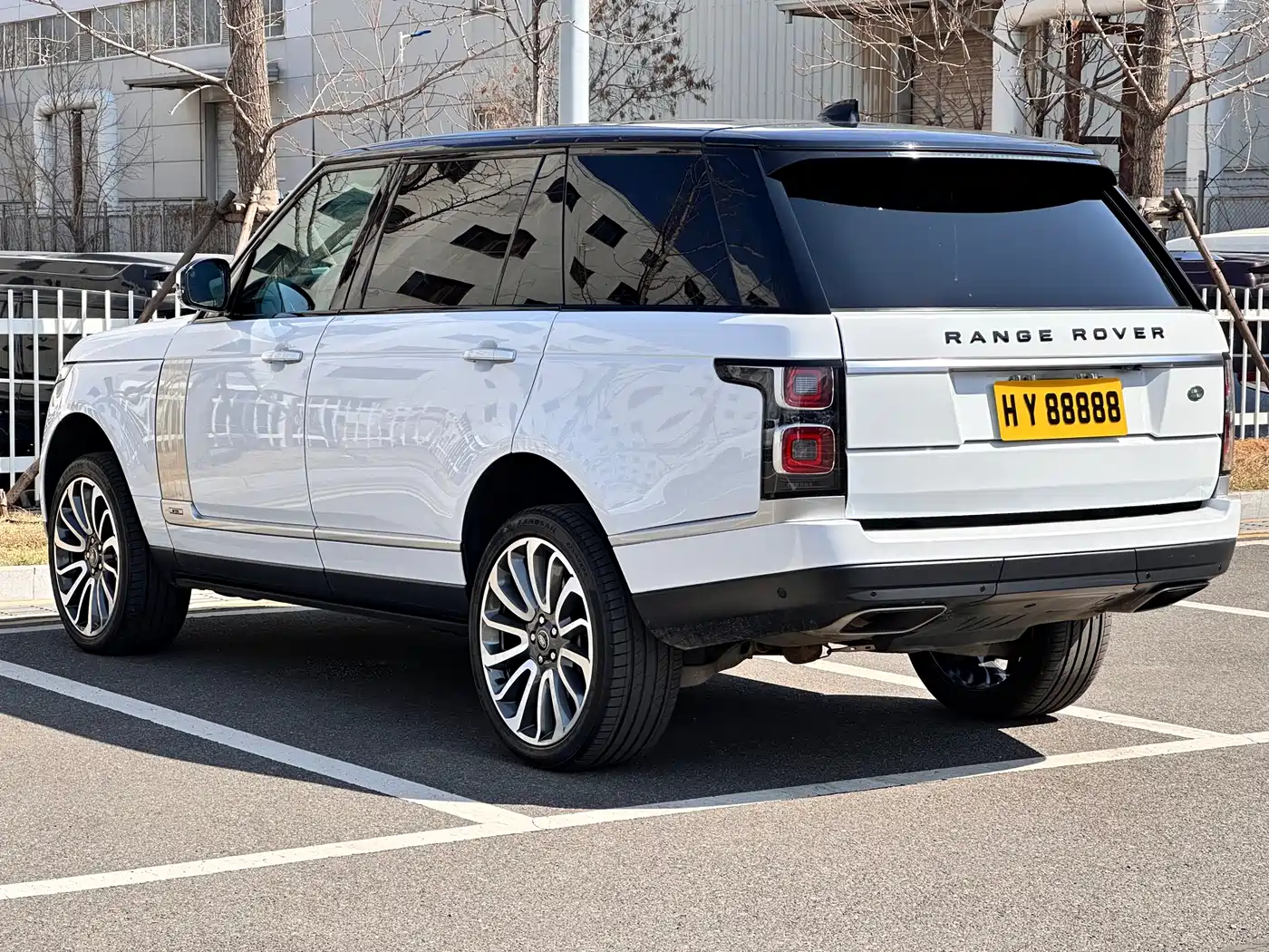 Land Rover Range Rover 2022 3.0 L6 400PS Prestige Genesis Extended Edition фото 4