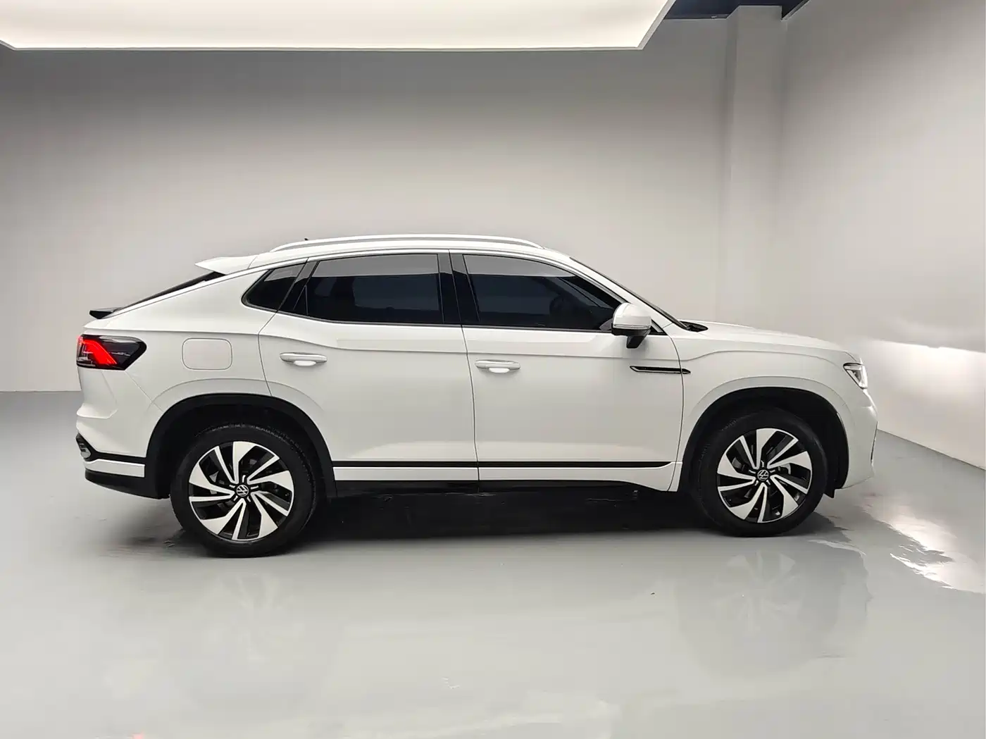 Volkswagen Tayron X 2025 2023 330TSI 2WD Premium High-Performance Edition