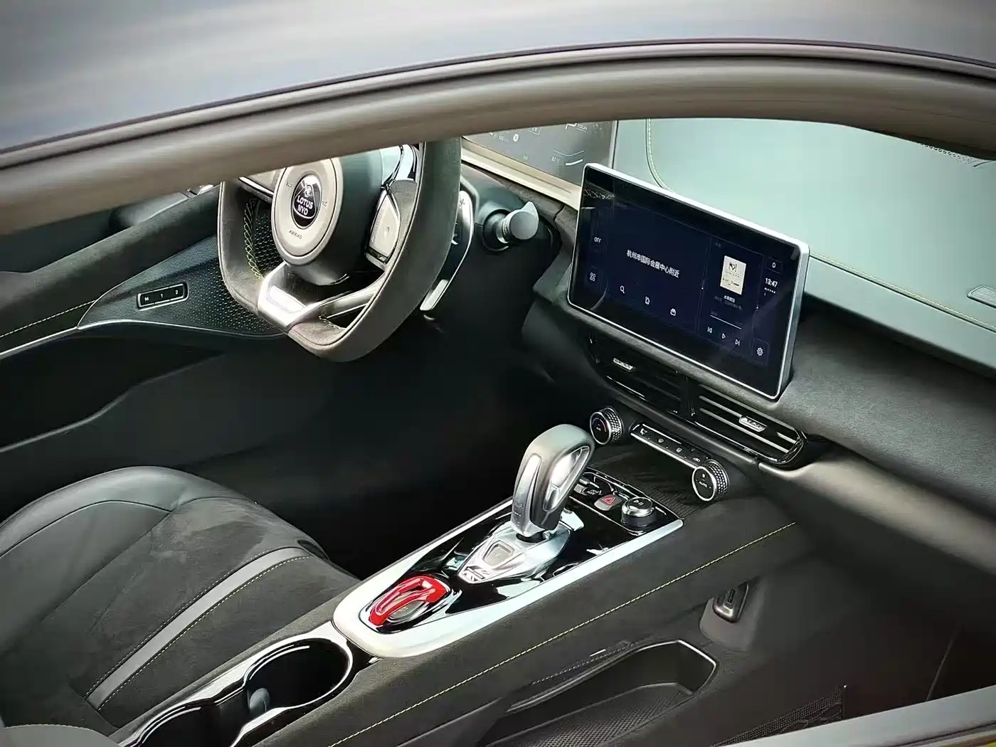 Lotus Cars EMIRA 2021 2.0T DCT First Edition фото 4