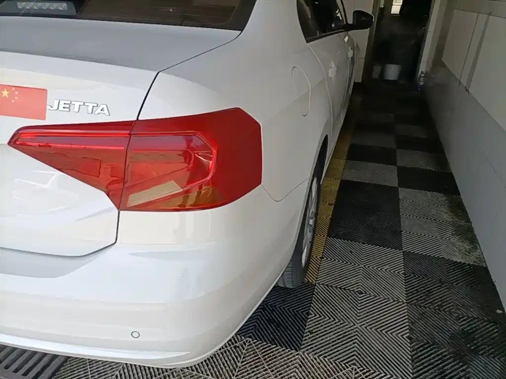 Volkswagen Jetta 2019 Dream Edition 1.4L Manual Fashion фото 8