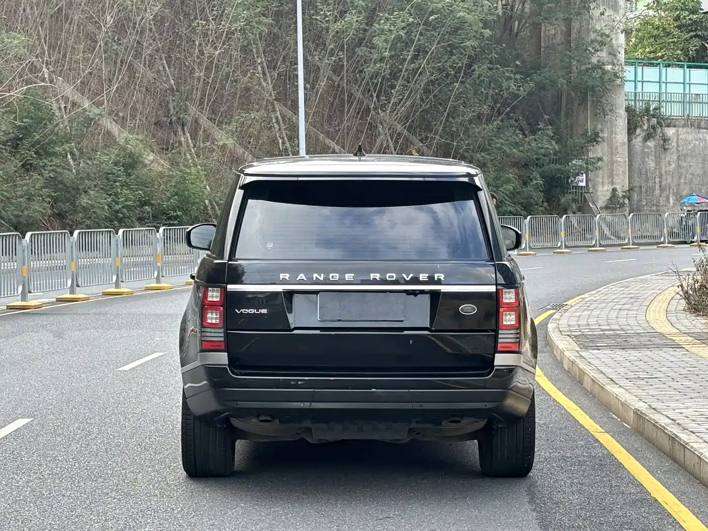 Land Rover Range Rover 2015 3.0 TDV6 Vogue фото 23