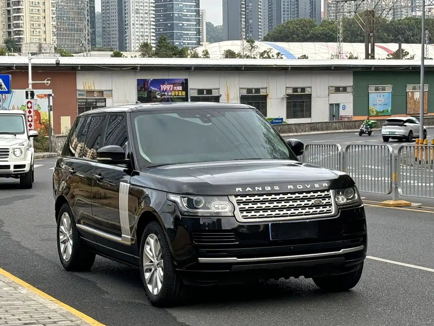 Land Rover Range Rover 2015 3.0 TDV6 Vogue фото 25