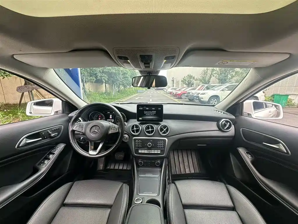 Mercedes-Benz GLA 2018 GLA 200 Fashion фото 8