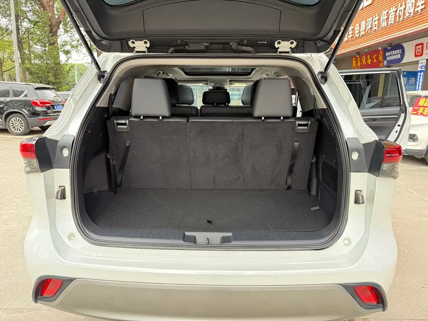 Toyota Highlander 2023 2.5L Smart Hybrid Dual Engine AWD Luxury 7-Seater фото 21