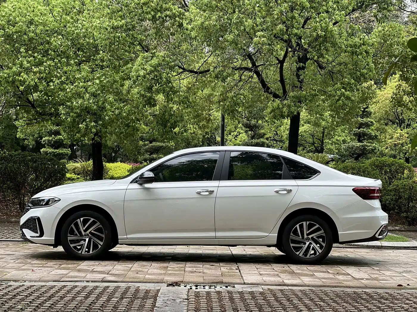 Volkswagen Lavida 2024 Model 300TSI DSG Starlight Leading Edition фото 4