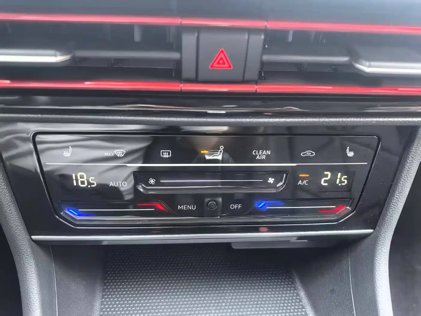 Volkswagen Lavida 2024 Model 300TSI DSG Starlight Leading Edition фото 15