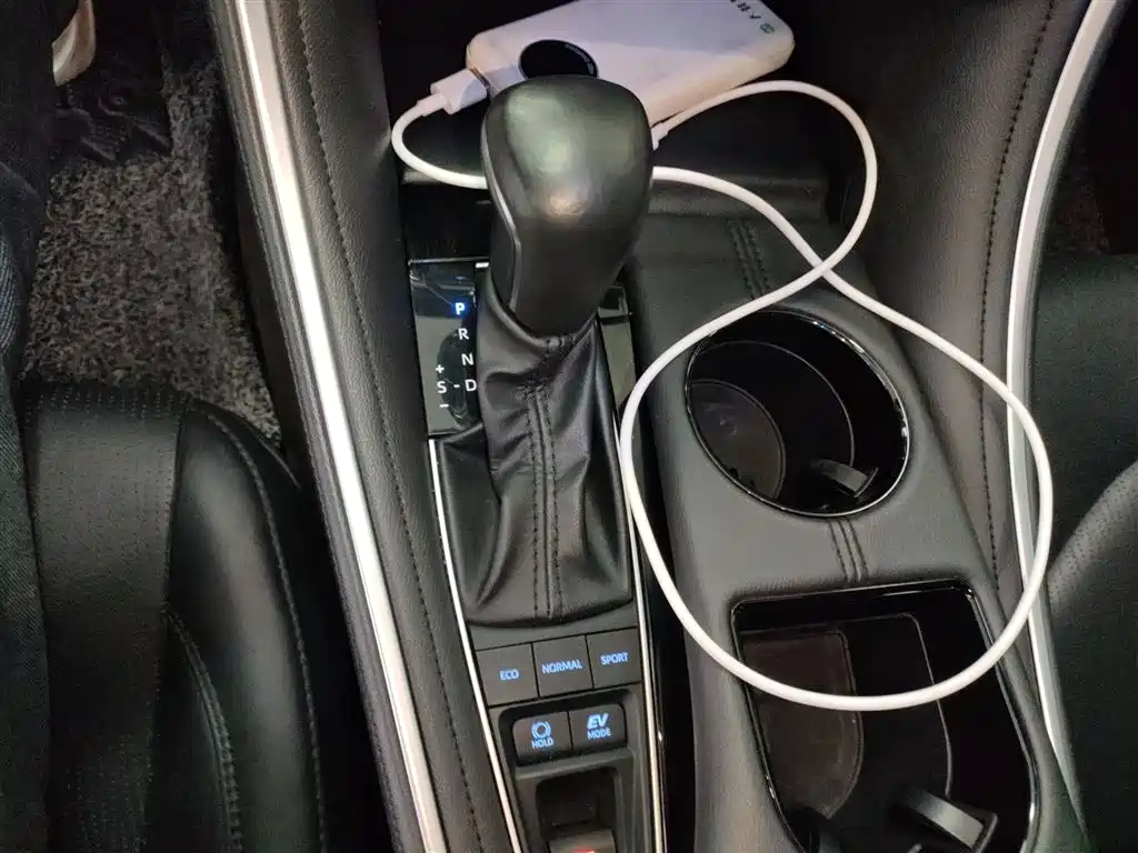 Toyota Avalon 2022 Hybrid 2.5L Luxury Edition фото 13
