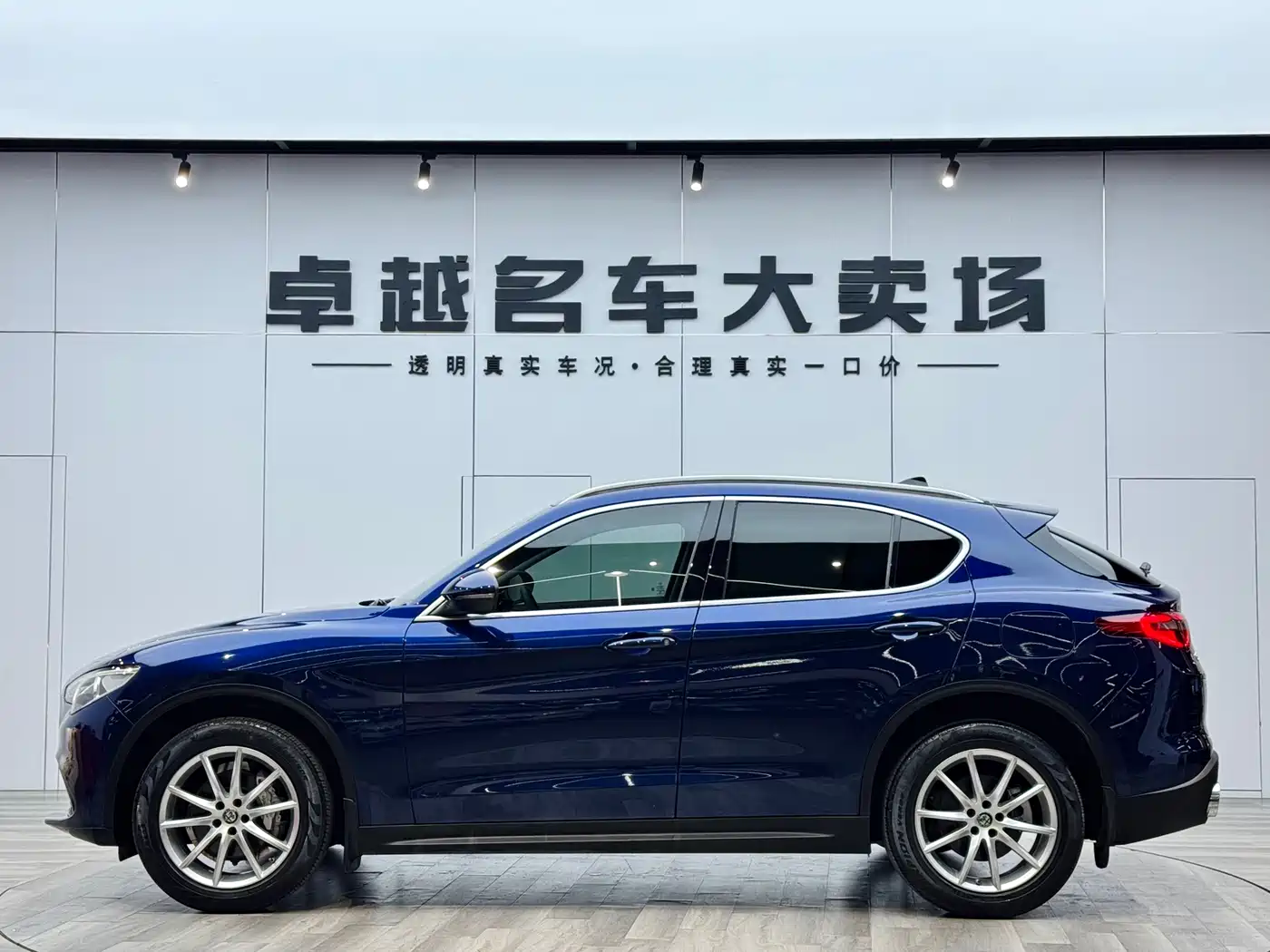 Alfa Romeo Stelvio 2019 2017 2.0T 200HP Luxury Edition