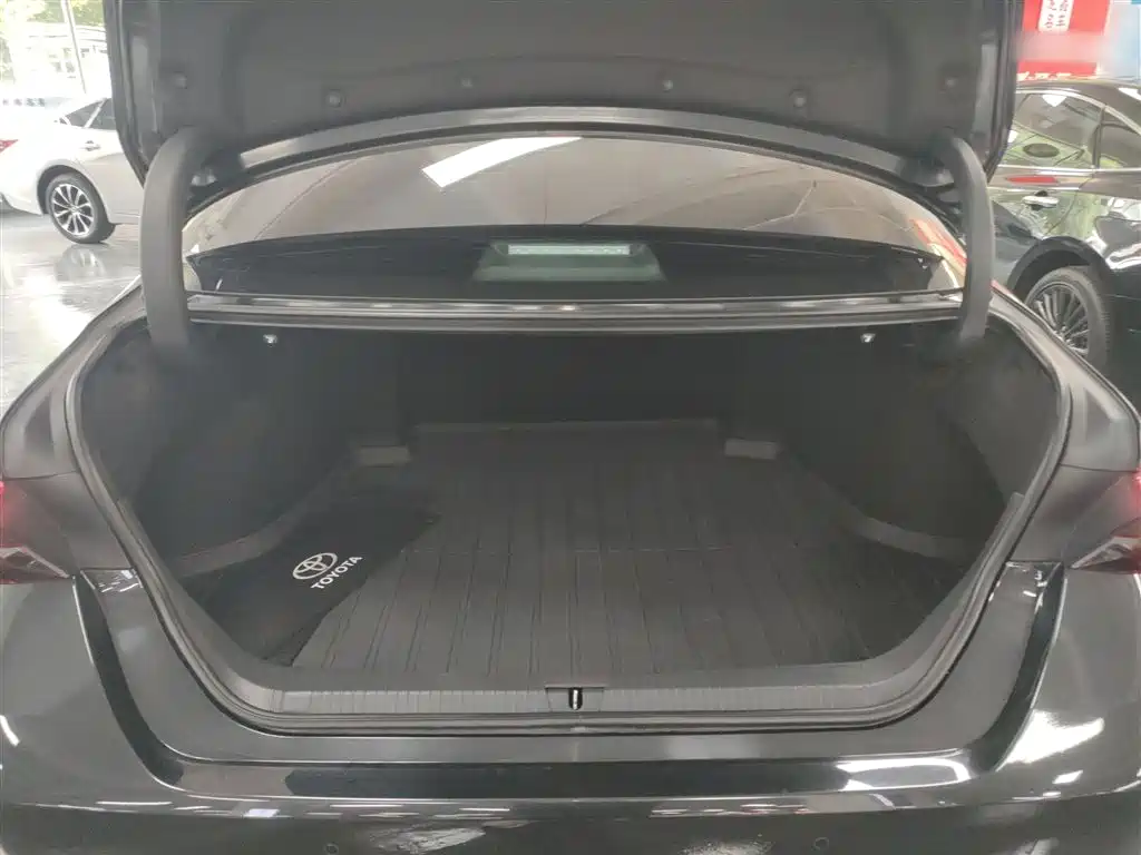 Toyota Avalon 2022 Hybrid 2.5L Luxury Edition фото 18