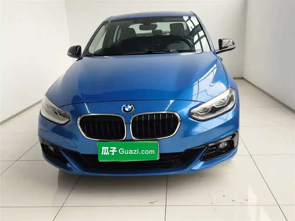BMW 1 Series 2018 118i Sport Edition фото 3