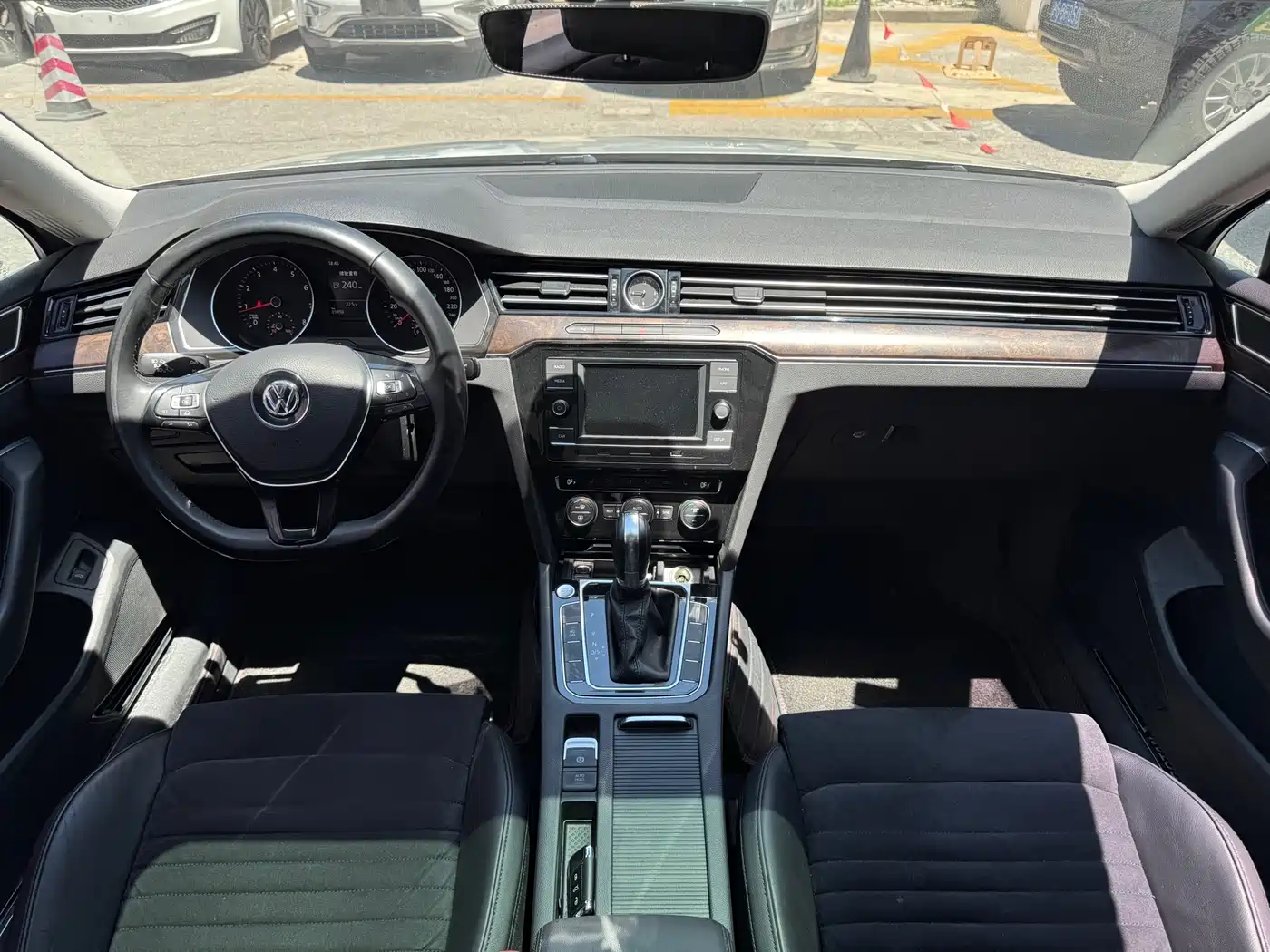 Volkswagen Magotan 2018 330TSI DSG Luxury фото 8