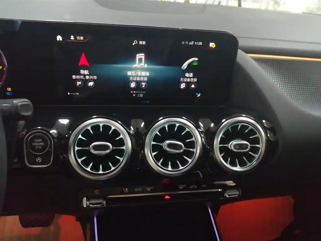MERCEDES-BENZ GLA