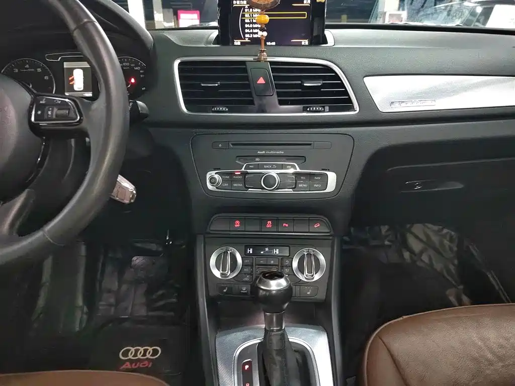 Audi Q3 2015 35 TFSI quattro Technology фото 11