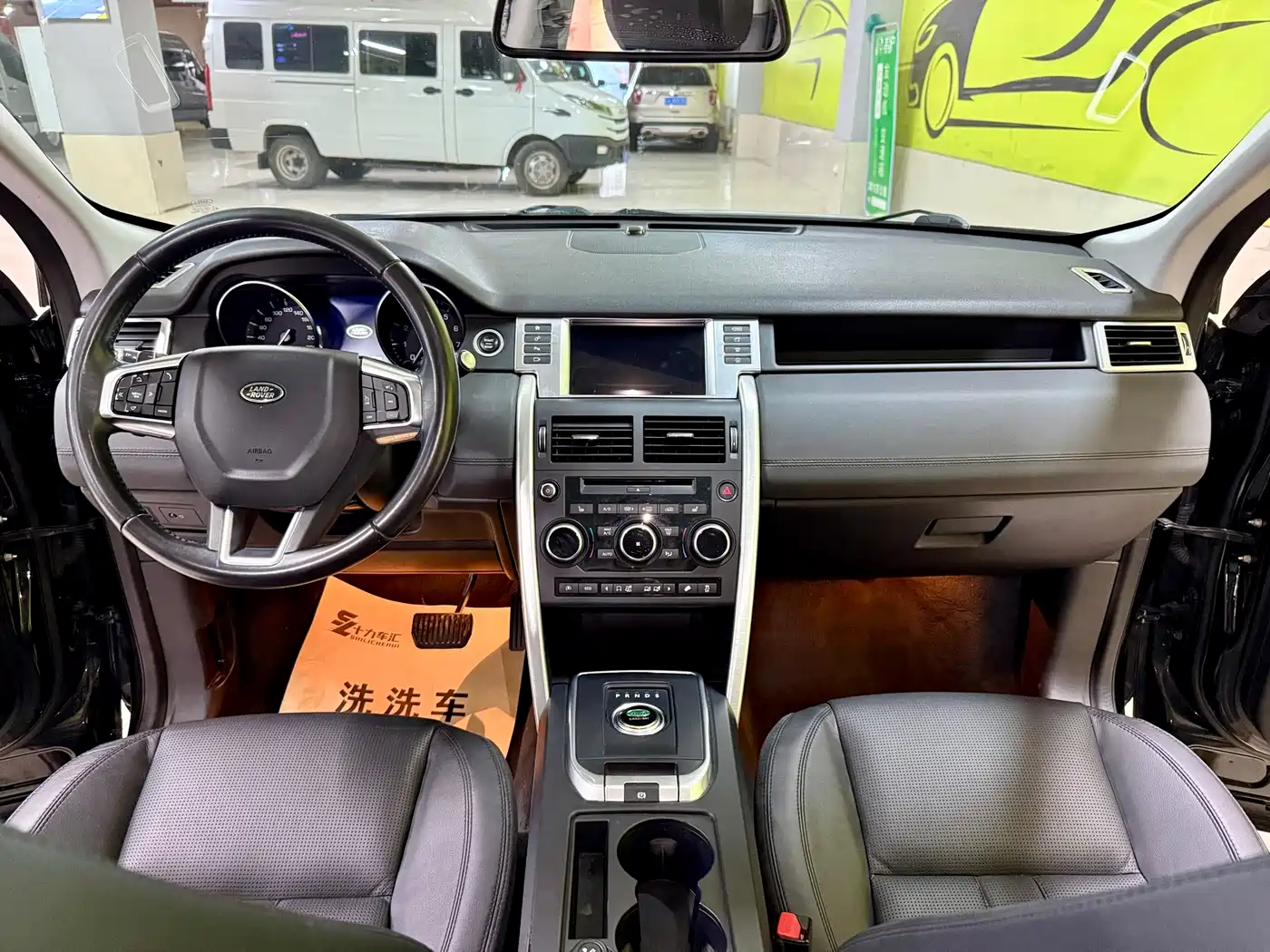 Land Rover Discovery Sport 2016 2.0T SE фото 12