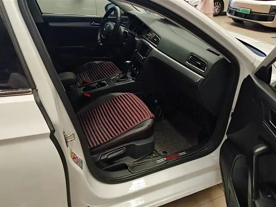 Volkswagen Lamando 2017 230TSI DSG Trend Edition фото 8