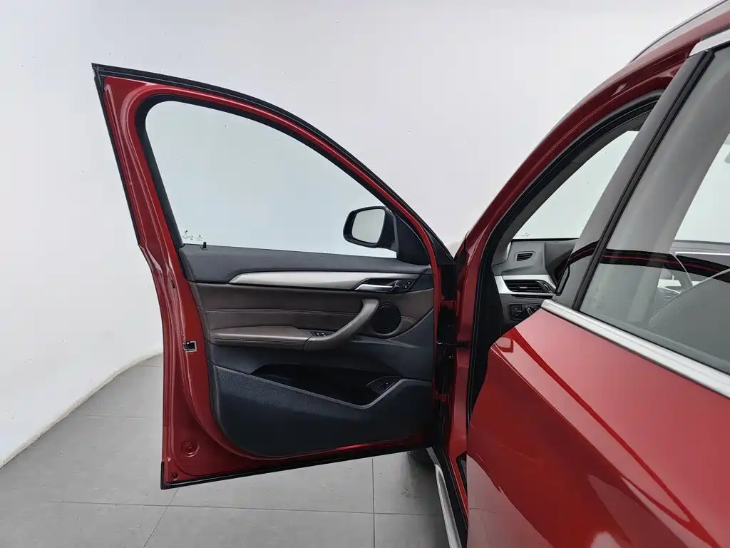 Фото 8 - BMW X1