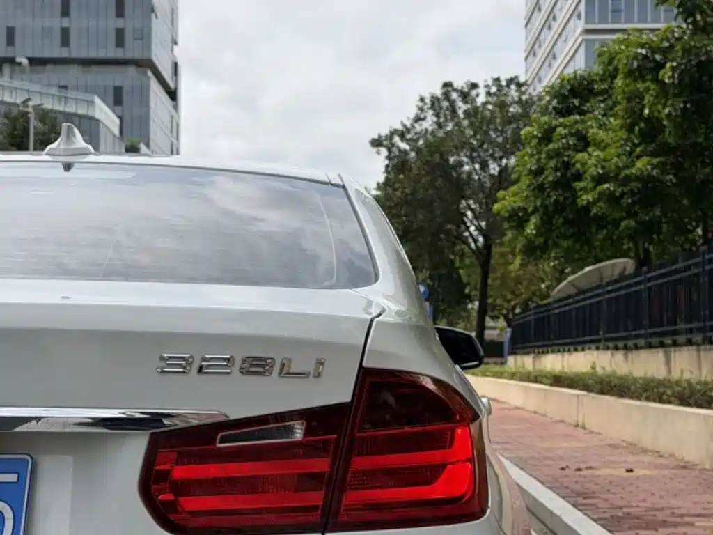 Photo 7 - BMW 3 Series