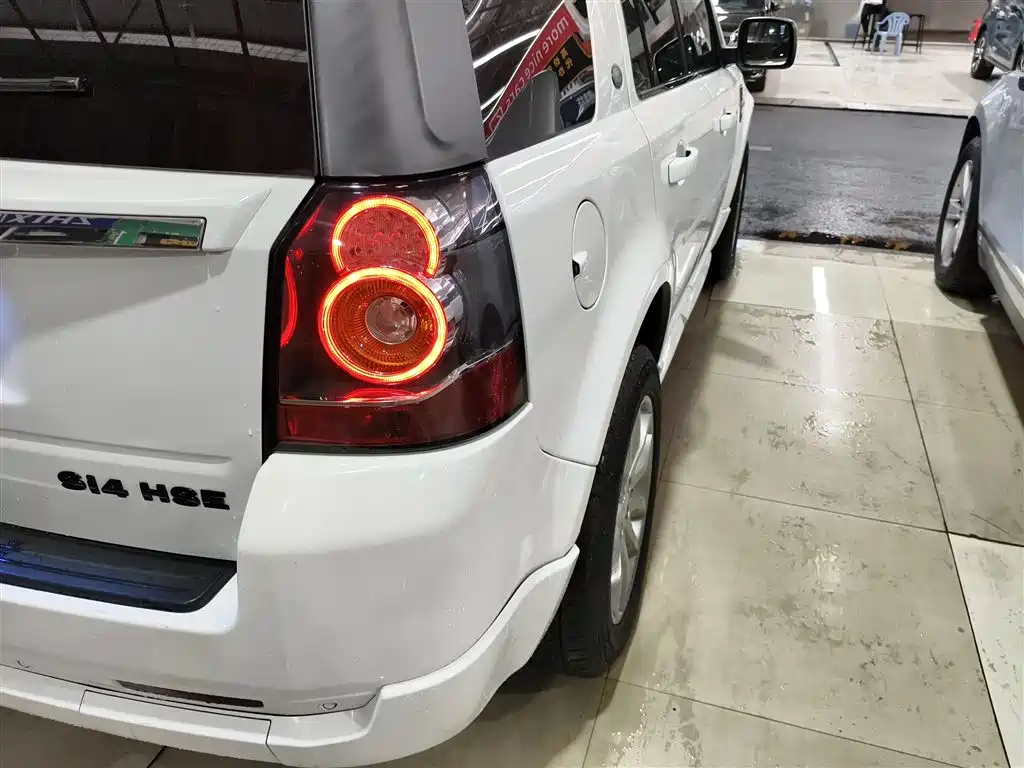 Land Rover Freelander 2 2014 2.0T Si4 HSE Gasoline Edition фото 24