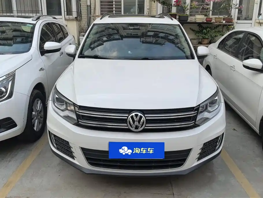 VOLKSWAGEN TIGUAN