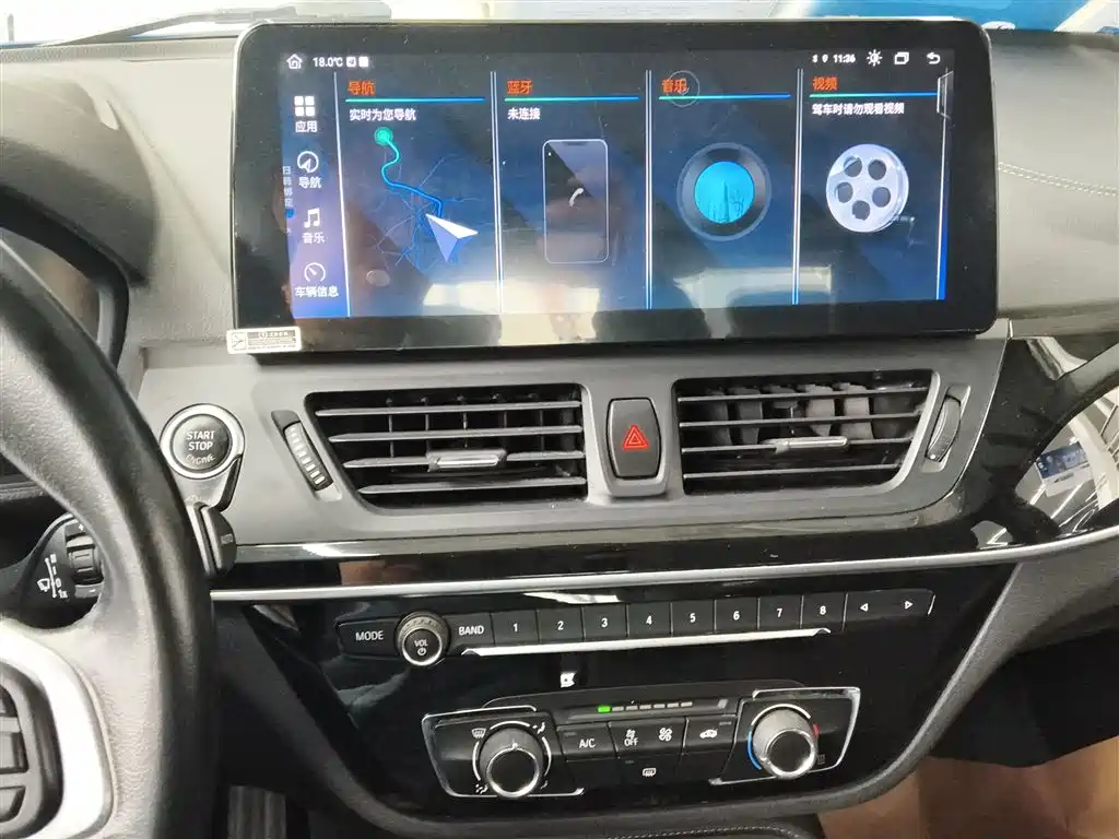 BMW 1 Series 2018 118i Sport Edition фото 13